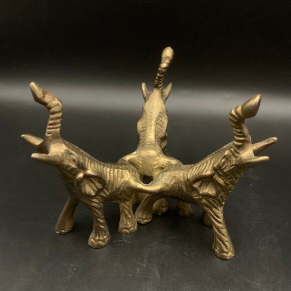 Vintage Black Agate Sphere Orb Crystal with Brass Elephant Stand - Picture 9 of 14